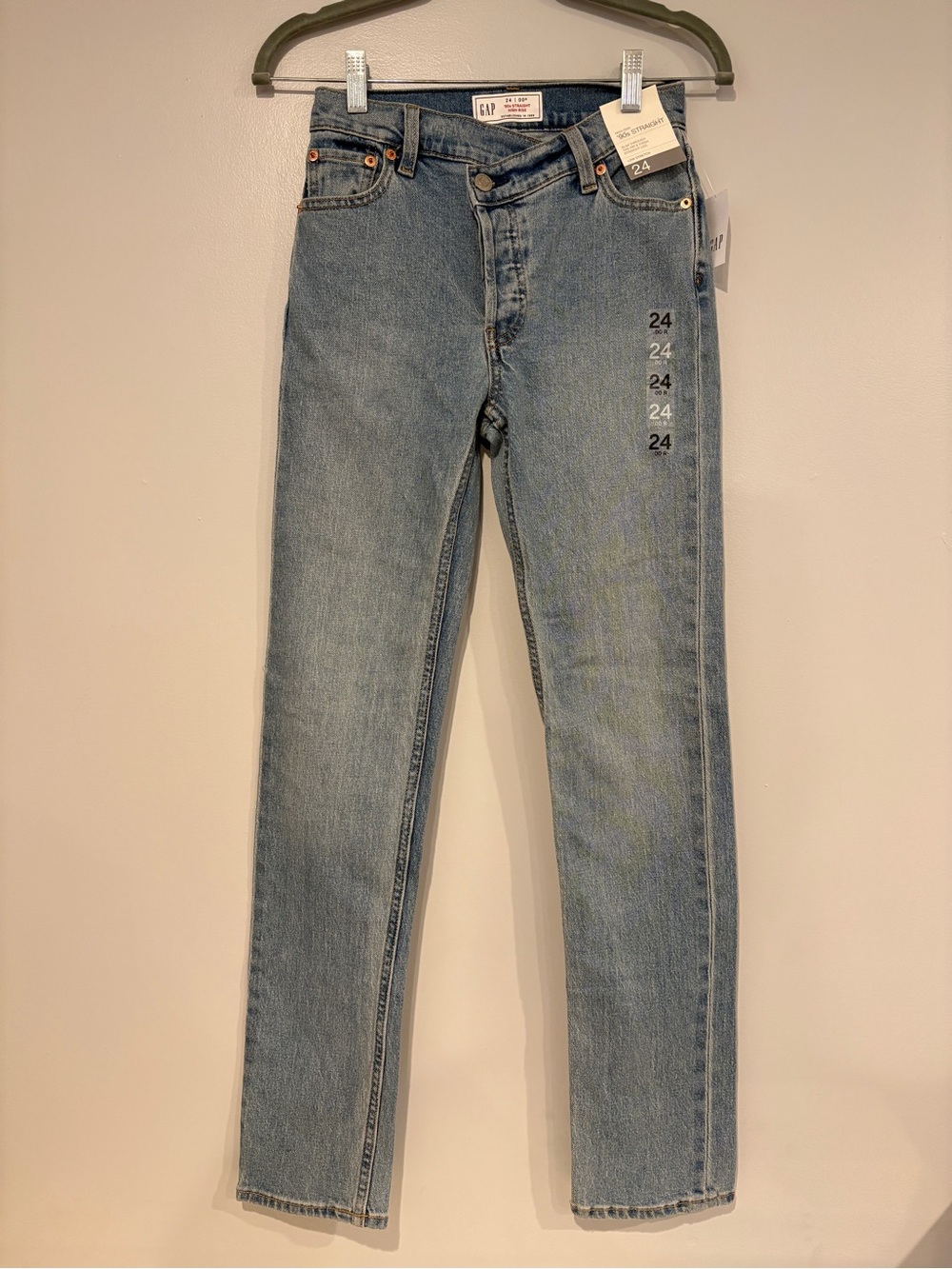 GAP Women's High-Rise ‘90s Straight Jeans in Light Blue Wash